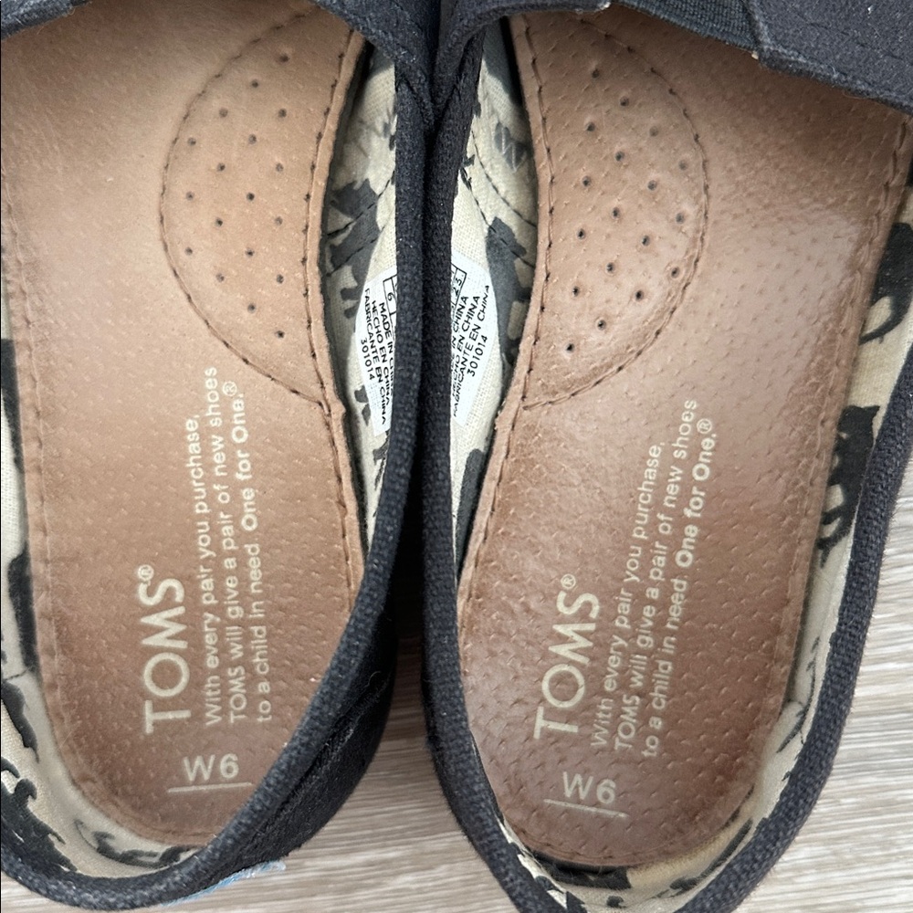 Toms Black Canvas Slip-On Shoes Size Women’s 6 - Picture 3 of 6